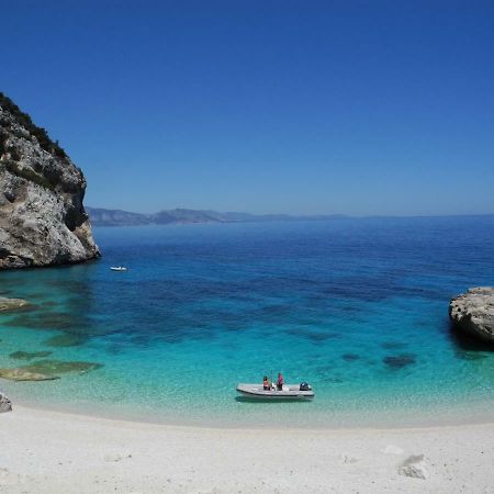 La Casa Gialla Cala Gonone Eksteriør billede