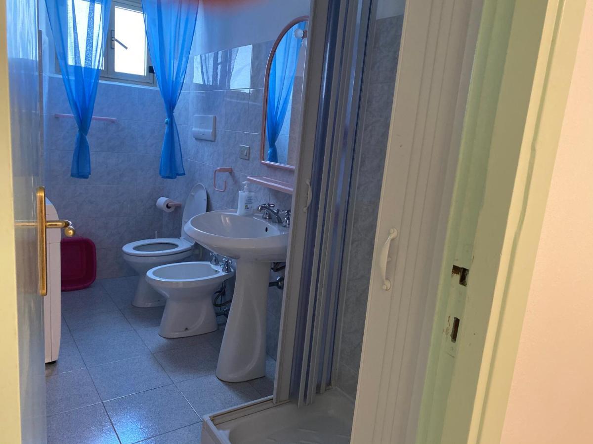 La Casa Gialla Cala Gonone Eksteriør billede