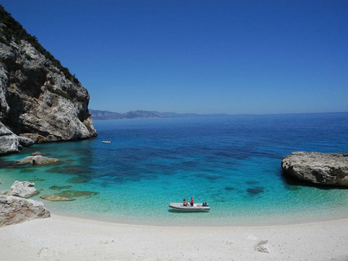 La Casa Gialla Cala Gonone Eksteriør billede